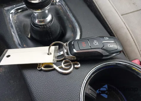 2017 Ford Mustang Ecoboost Premium z USA, uszkodzony, nr VIN 1FATP8UH2H5224799